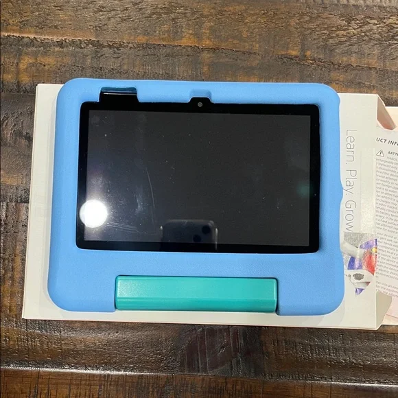 Amazon Fire 7 Kids Tablet in Blue with Green Stand - Picture 3 of 4